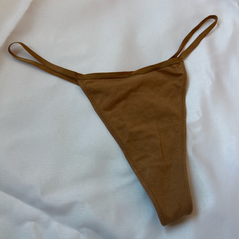 SKIMS Fits Everybody T-String Thong in Camel